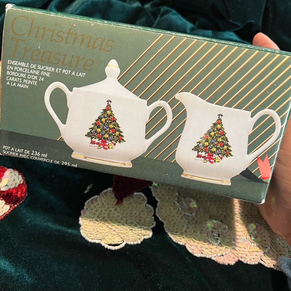 Vintage 1987 CHINA CHRISTMAS‎ TREASURE PATTERN - CREAM & SUGAR SET